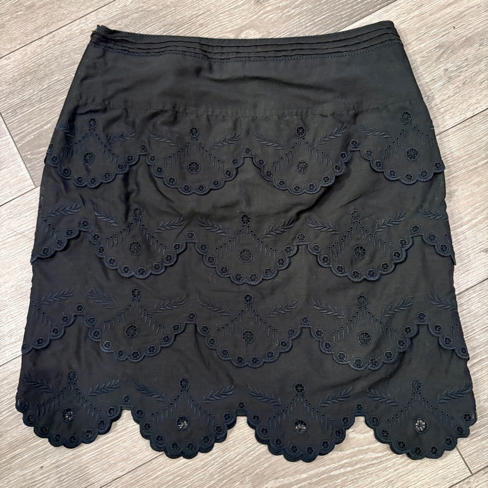 BCBGMaxAzria Black Scalloped Embroidered Skirt Size 4